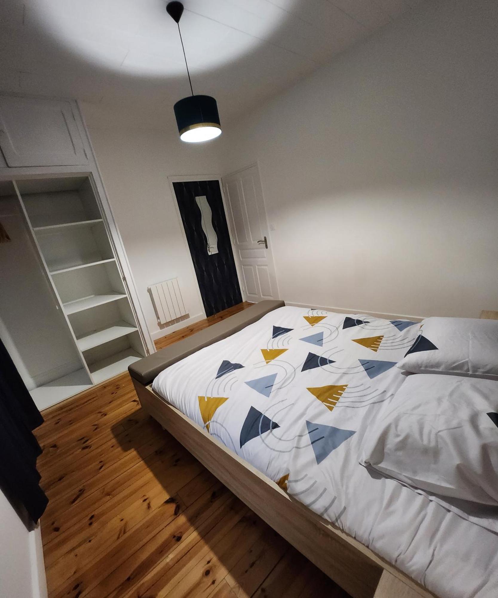 Chaleureux Appartement Refait A Neuf Вик-сюр-Сер Экстерьер фото